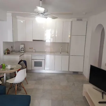 Apartment Ground Floor No 5 With Fantastic Heated Pool Close To The Sea, Gardensite