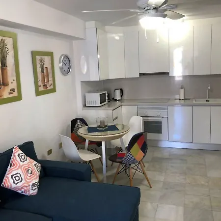Apartment Ground Floor No 5 With Fantastic Heated Pool Close To The Sea, Gardensite