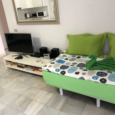 Apartment Ground Floor No 5 With Fantastic Heated Pool Close To The Sea, Gardensite Arona (Tenerife)