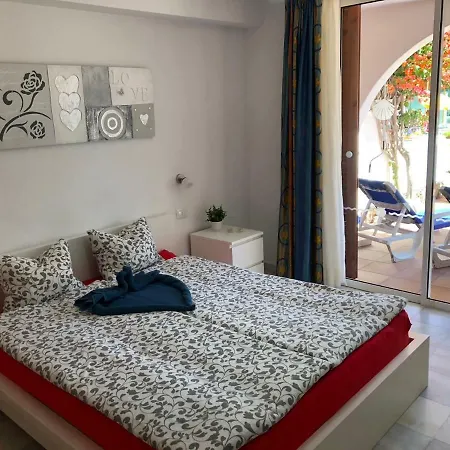 Apartment Ground Floor No 5 With Fantastic Heated Pool Close To The Sea, Gardensite *